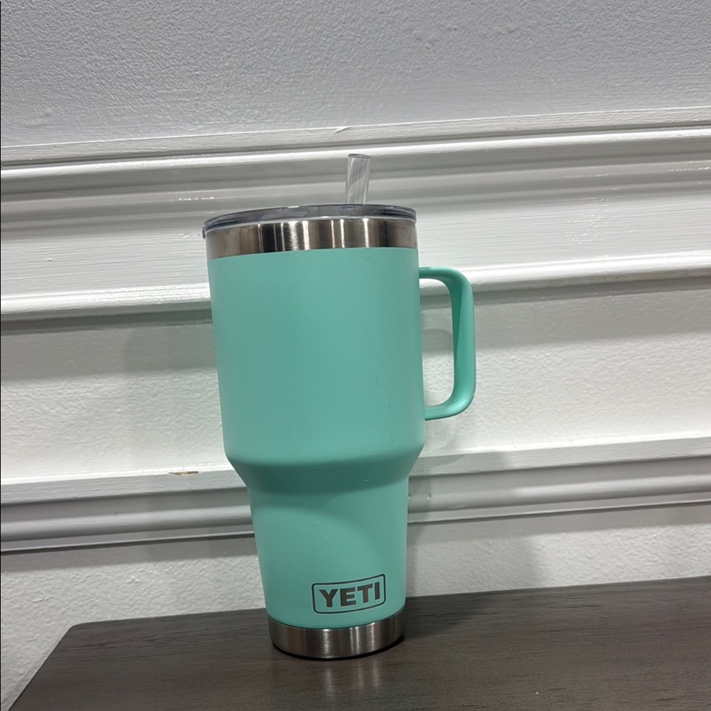YETI Aqua 32 oz Tumbler with Handle